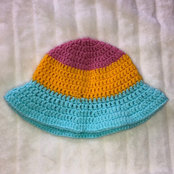 Handmade crochet pansexual pride bucket hat - Picture 3 of 4